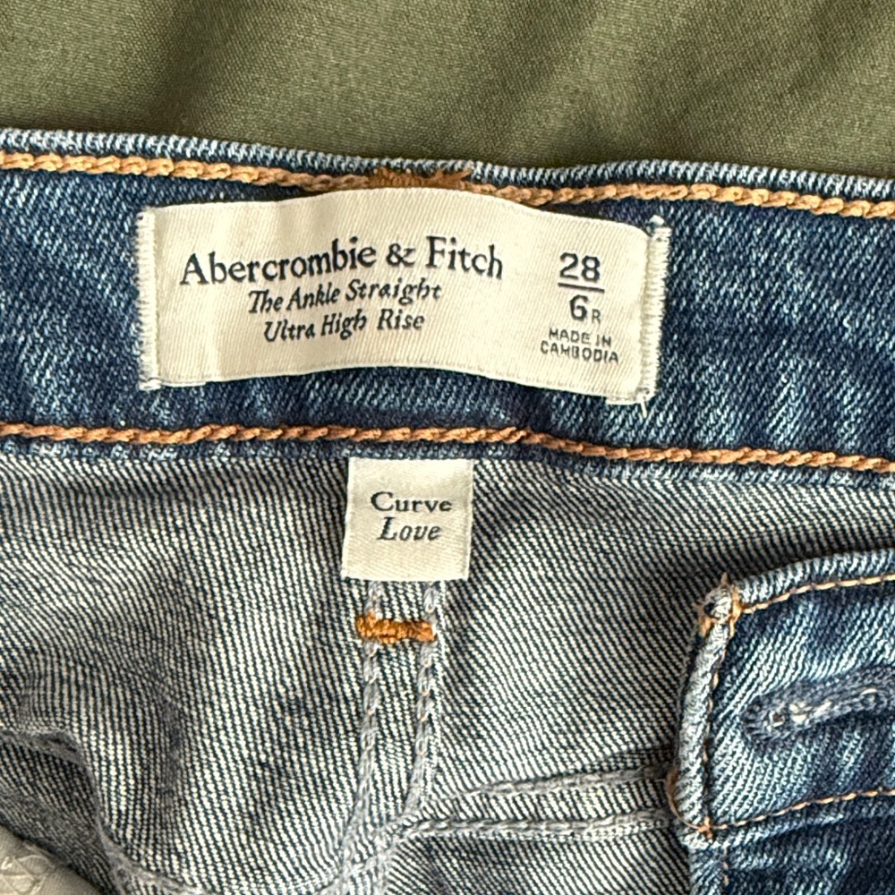 Abercrombie Curve Love Ultra High Rise Ankle Straight Jeans size 28 - Picture 2 of 4